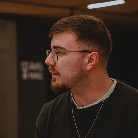 Hendrick Souza, design e mídia social da Aproxima